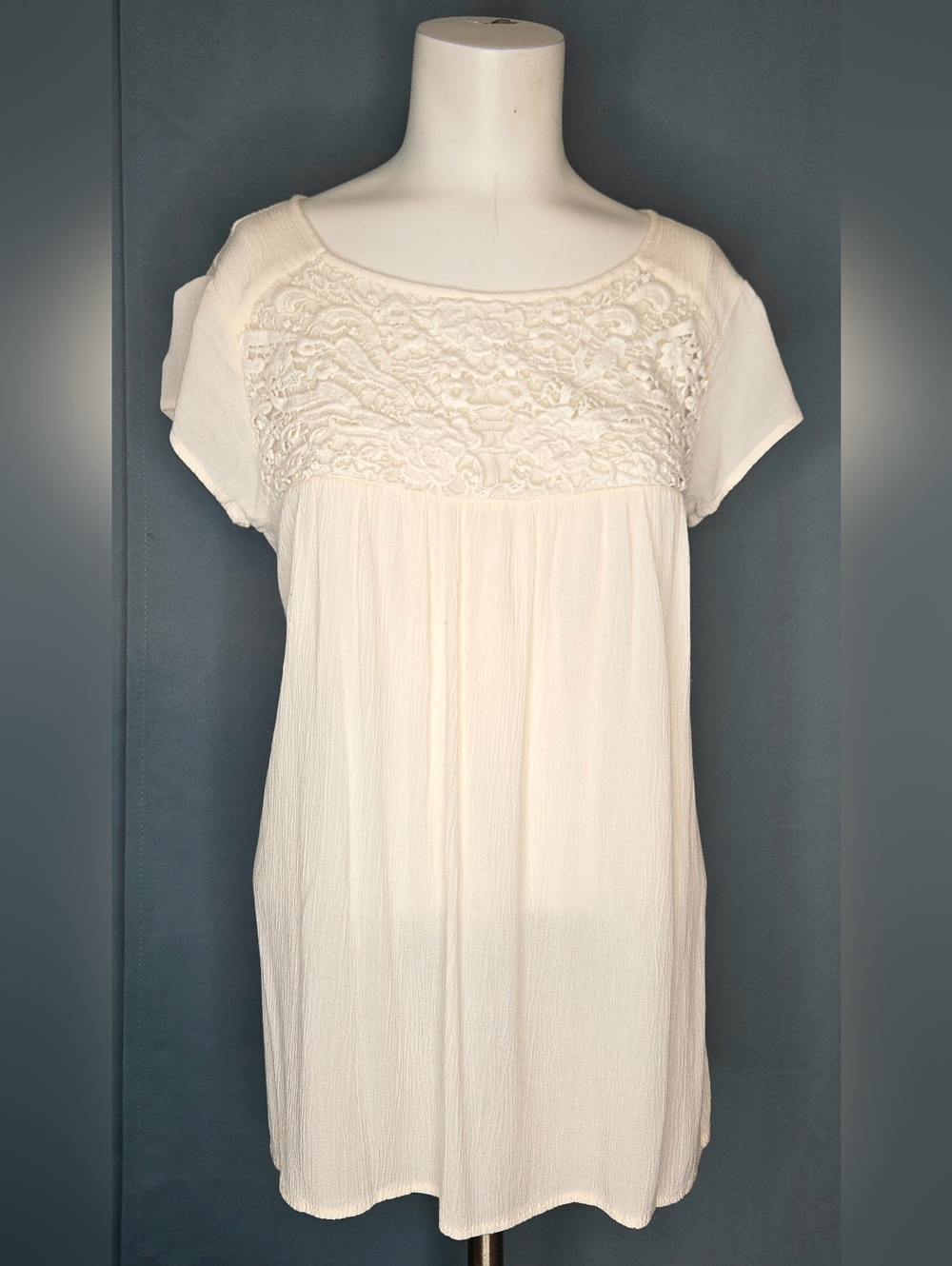 Nicole Miller NY Crochet Lace Yoke Blouse Soft Cream Rayon Crepe S NWOT
